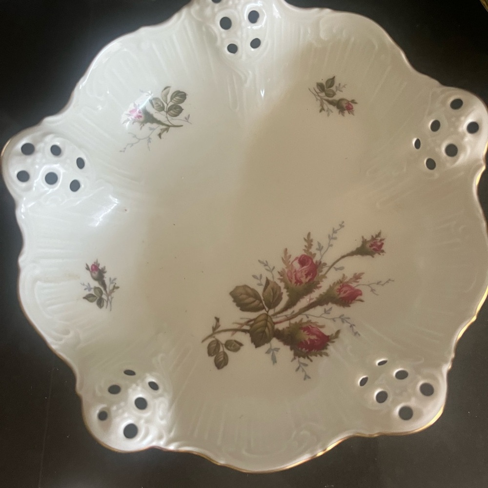 15 salad:3bowl/1platter/8smplates/8bread/16lg plates/6tea cups/saucers 1pitcher